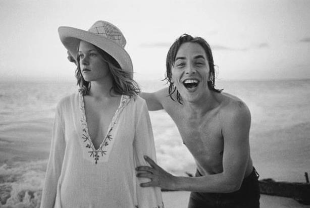 Look at the celebrities who gave their love a second chance Melanie Griffith and Don Johnson at the beach in 1973.