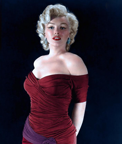 Marilyn Monroe rocking a red 'wiggle ...