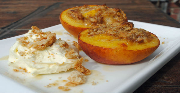 Baked peaches with amaretti crumble and cream