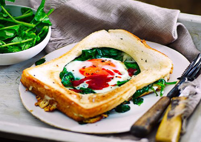 Fried egg Florentine toastie